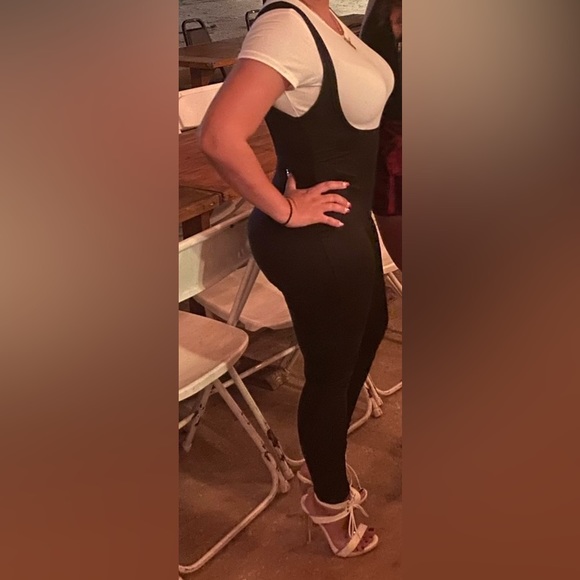 Fashion nova, Black overall Jumpsuit, Size Small, in great condition, stretches - Picture 4 of 5